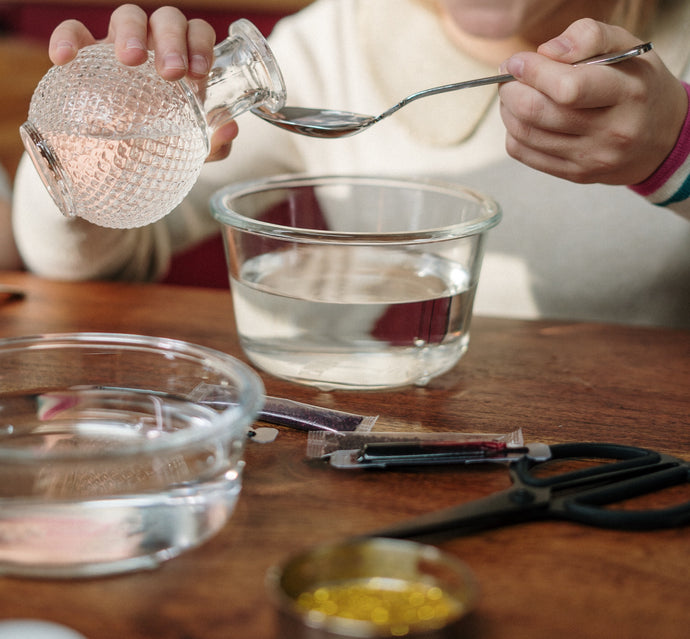 How Do You Make Glitter Water?